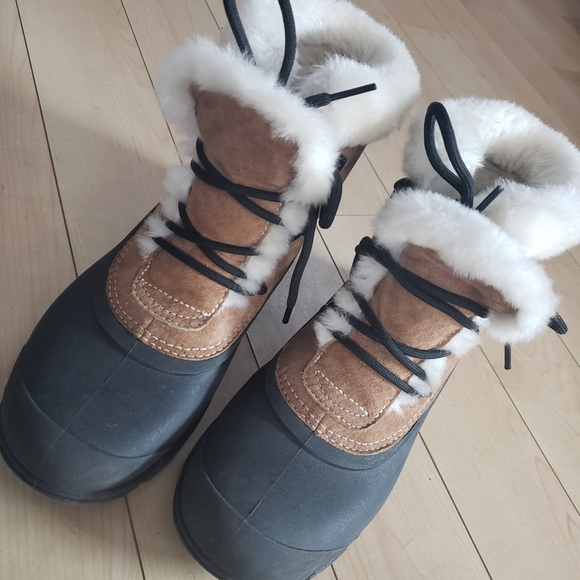 Sorel boots - Picture 2 of 4